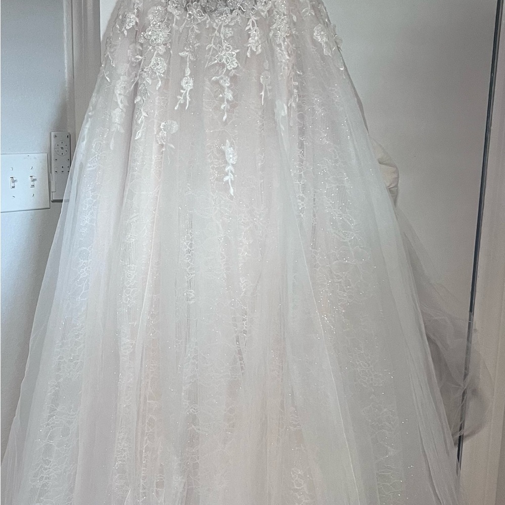 OC by Oleg Cassini Ivory Lace Bridal Gown